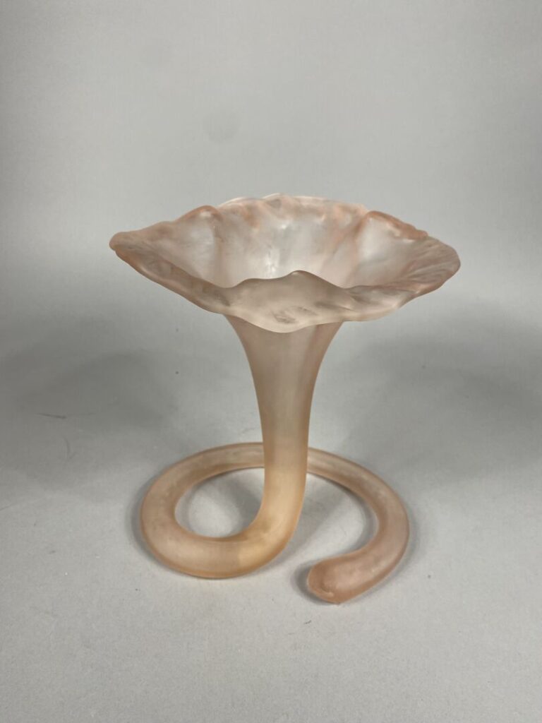 Vase corolle en verre coloré rose - H : 23 cm
