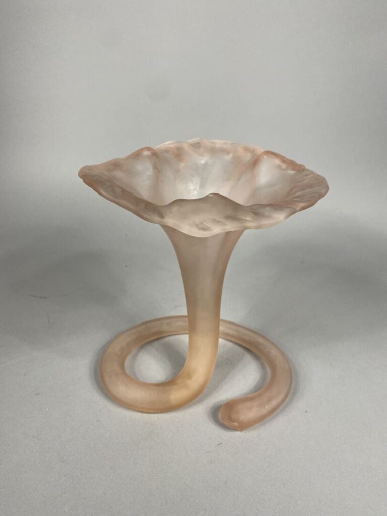 Vase corolle en verre coloré rose - H : 23 cm