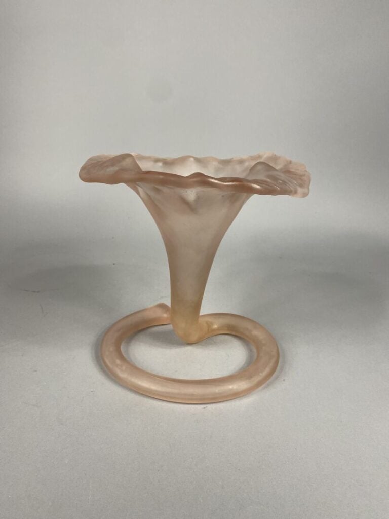 Vase corolle en verre coloré rose - H : 23 cm