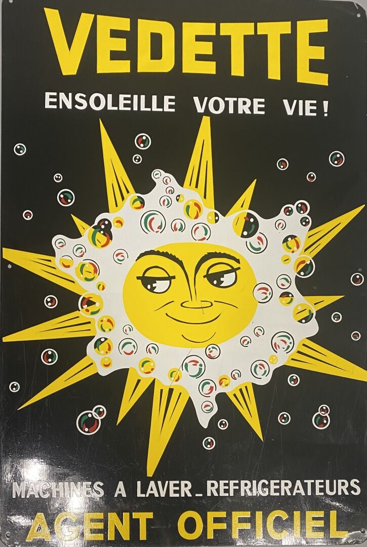 VEDETTE - Enseigne publicitaire en tôle "Vedette, ensoleille votre vie !" repré…