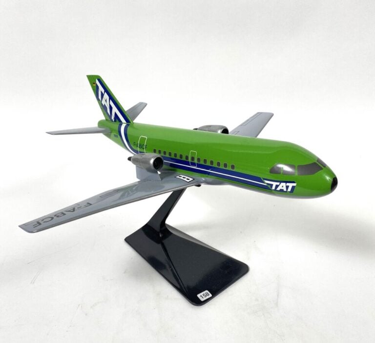 VFw 614 Touraine Air Transport TAT au 1/50ème en aluminium peint réalisé par Sc…