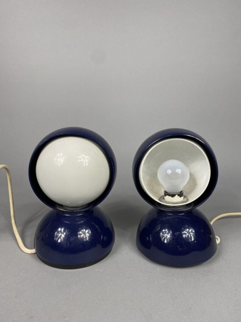 Vico MAGISTRETTI, édition Artemide - Paire de lampes modèle Eclipse en métal la…