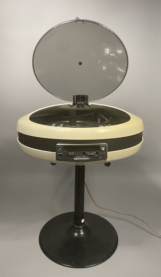WELTRON - Chaîne-hifi modèle 2007 de forme soucoupe en plastique blanc et plexi…