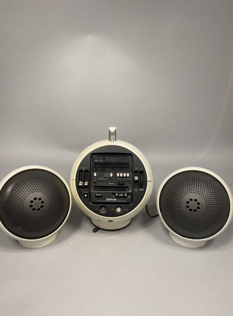 WELTRON, modèle 2001 - Radio-cassette en plastique crème de forme ronde, pivota…