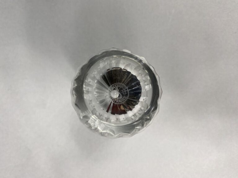 BACCARAT - Huit verres en cristal taillé - H : 9 cm - Dans un coffret