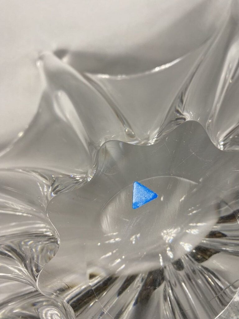 BACCARAT - Importante coupe en cristal moulé à dix branches - Tampon au dessous…