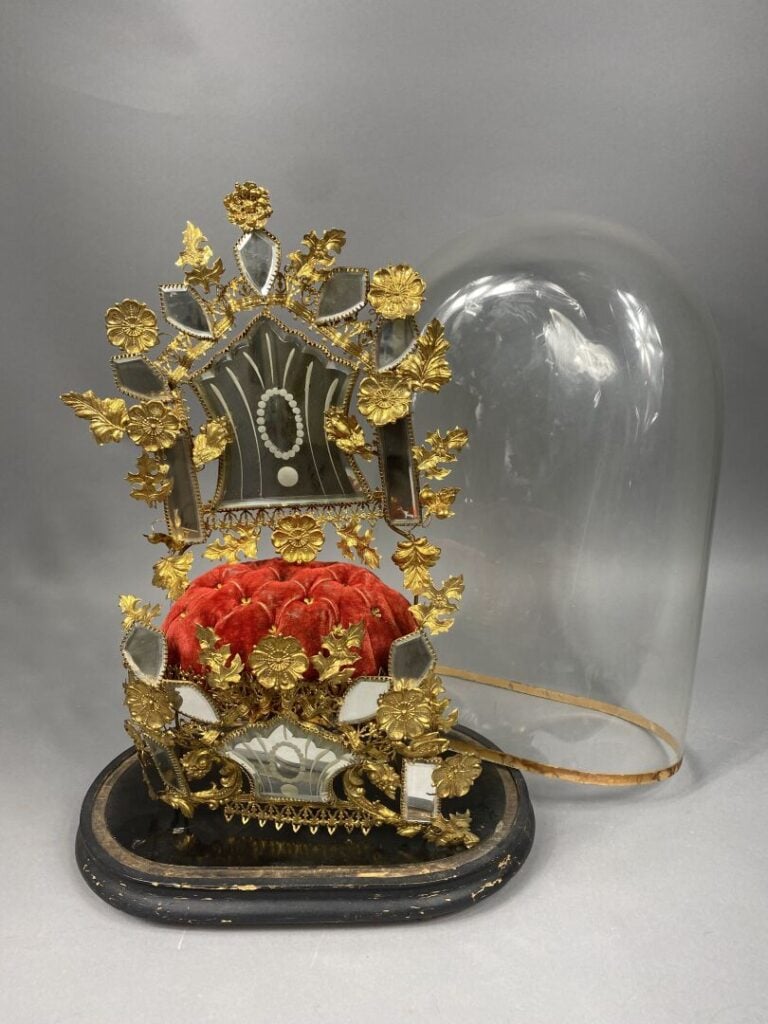 Bouquet de mariée composé de miroirs, fleurs et feuillages en laiton repoussé,…