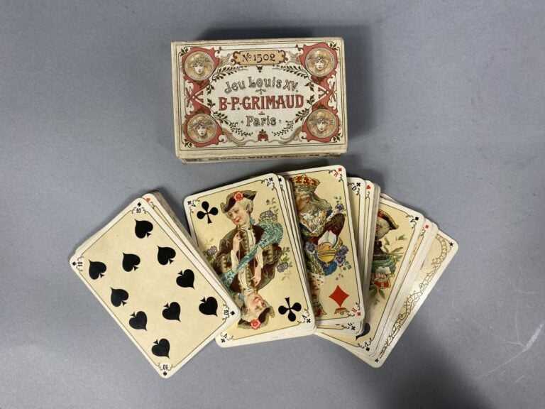 B.P GRIMAUD Lot de trois jeux comprenant : - -Louis XV - -Cartes indiennes - -J…