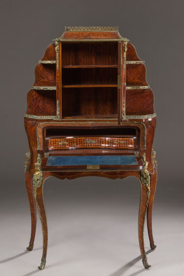 Bureau de pente à gradin en placage de marqueterie à décor de bouquets de fleur…