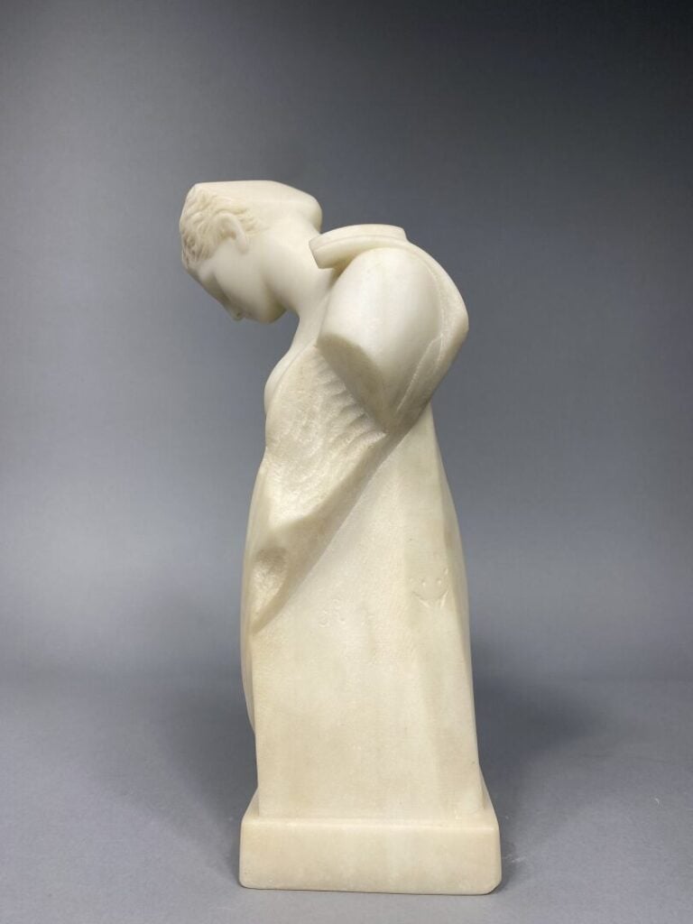 Buste de nu en marbre blanc sculpté - H : 33 cm