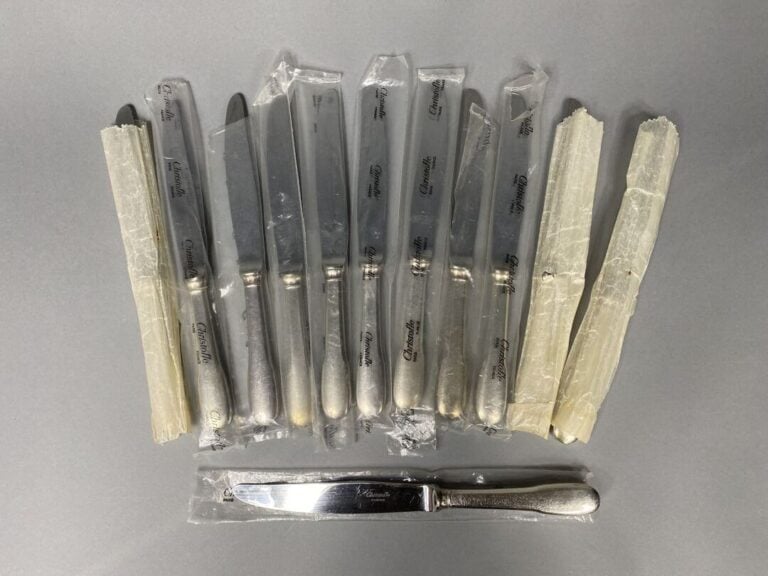 CHRISTOFLE - Partie de ménagère en métal argenté modèle CLUNY comprenant : - -…