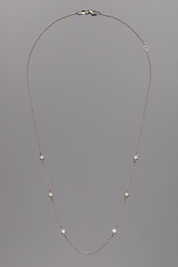 COLLIER chaînette en or gris (585‰) 14 carats, composé de six diamants taille b…