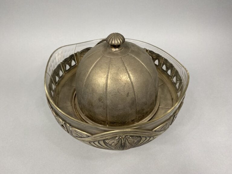 Coupe en métal argenté avec cloche - Dans le style Art nouveau - H : 25 cm