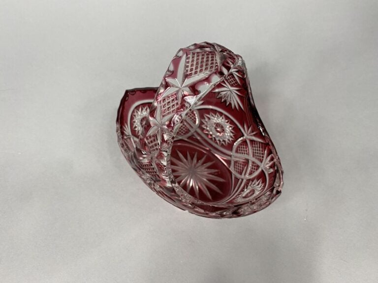 Cristal d'Albret - Petit panier en en cristal overlay rouge - H : 17 cm