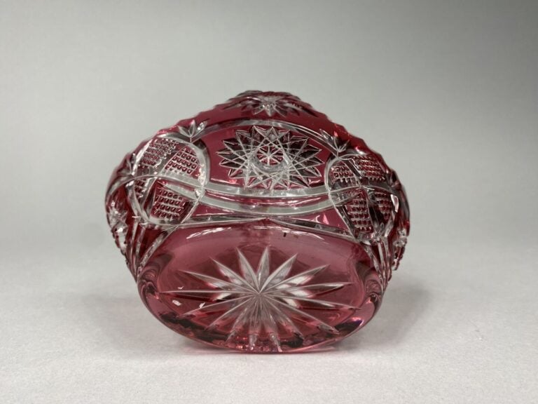 Cristal d'Albret - Petit panier en en cristal overlay rouge - H : 17 cm