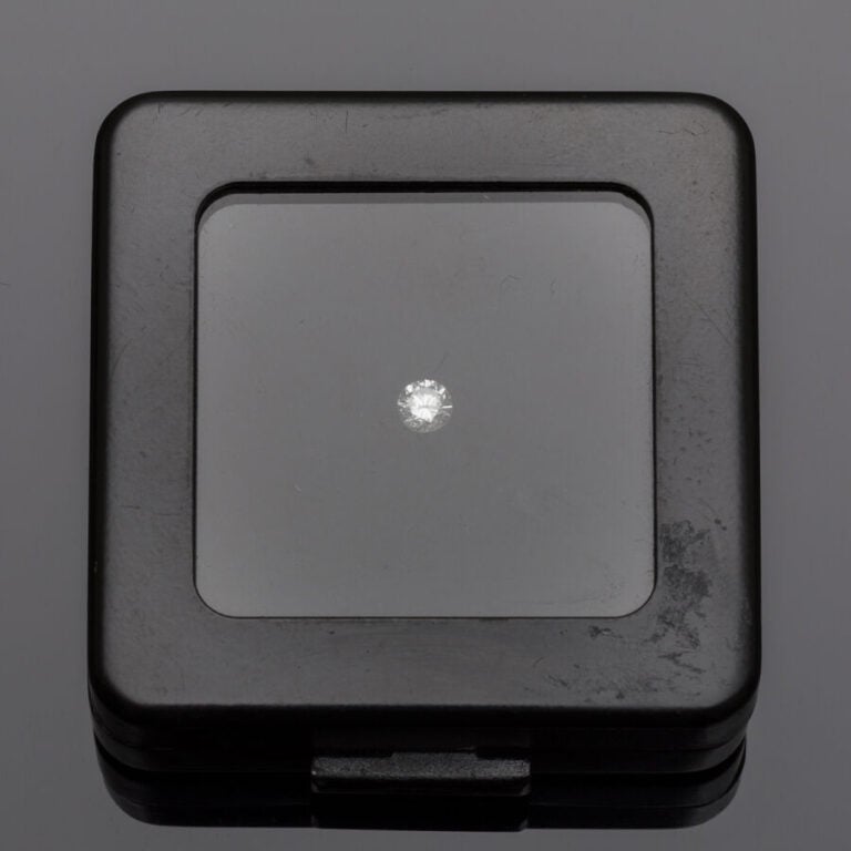 DIAMANT taille brillant pesant 0,36 ct