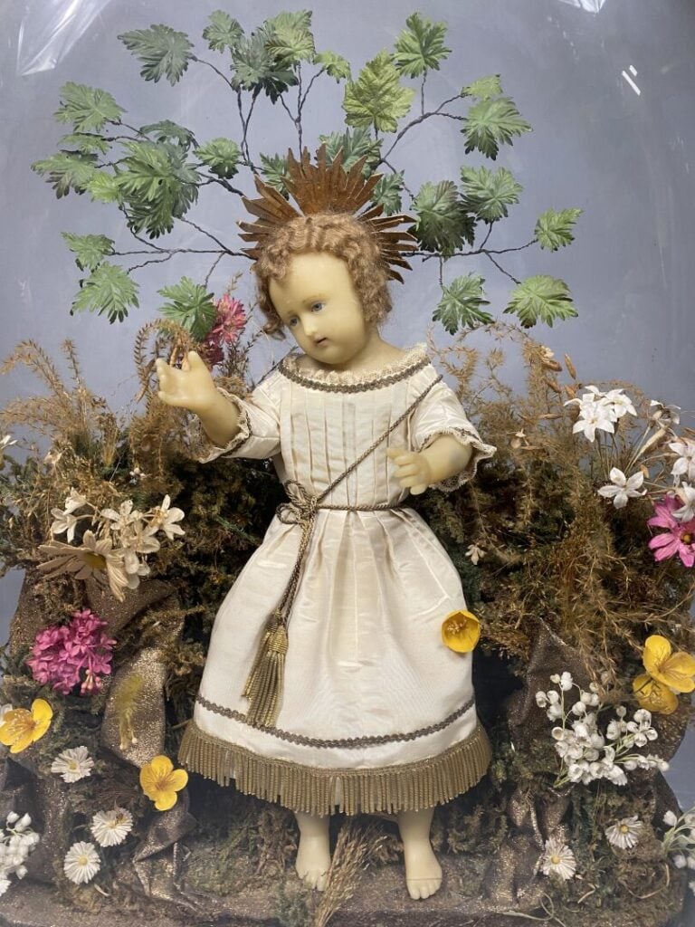 Enfant Jésus en cire sous globe de verre - H : 68 cm