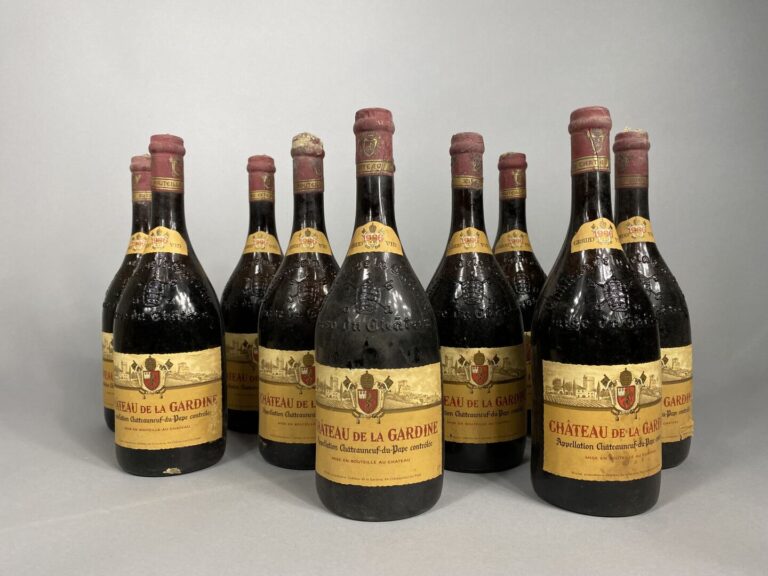 Ensemble de 10 bouteilles, Château de la Gardine, 1966 - (capsules abîmées, éti…