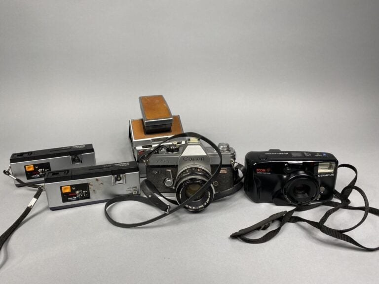 Ensemble de matériel photographique et divers comprenant une caméra Beaulieu mo…