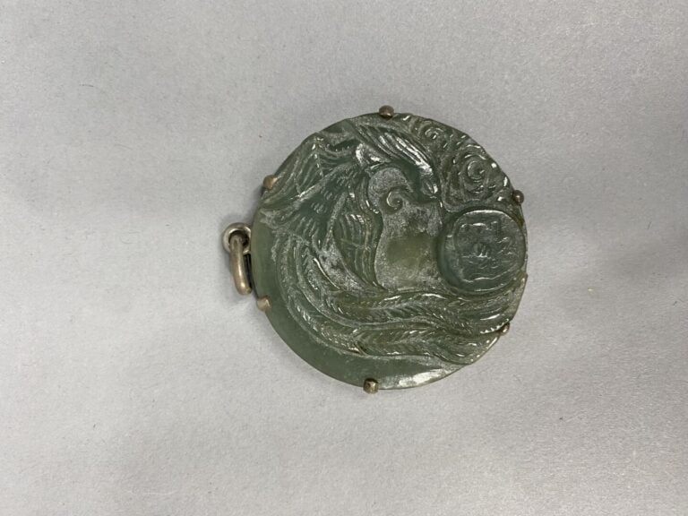 GALLIA - Boîte couverte en métal et verre gravé à décor de feuillages et fleurs…