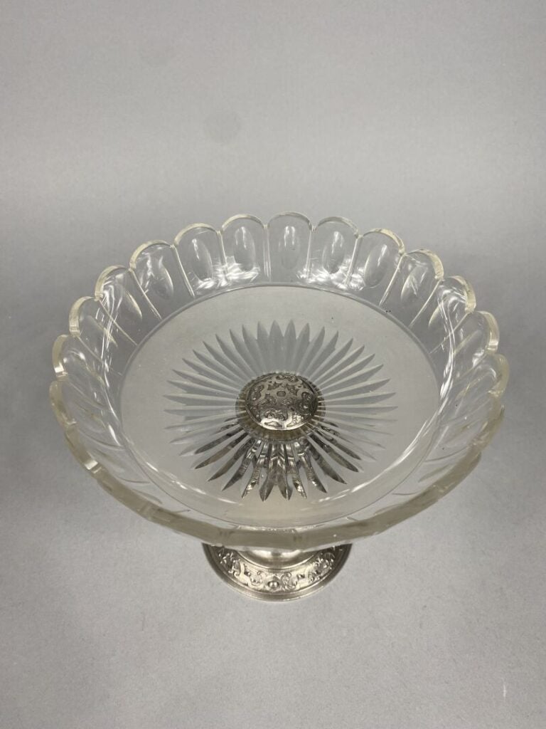 GALLIA - Vase en métal argenté de forme fuselée à anses, à décor de motifs flor…