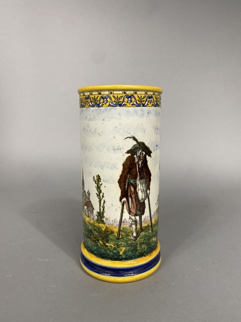 GIEN - Vase rouleau en faïence émaillée polychrome à décor tournant évoquant la…
