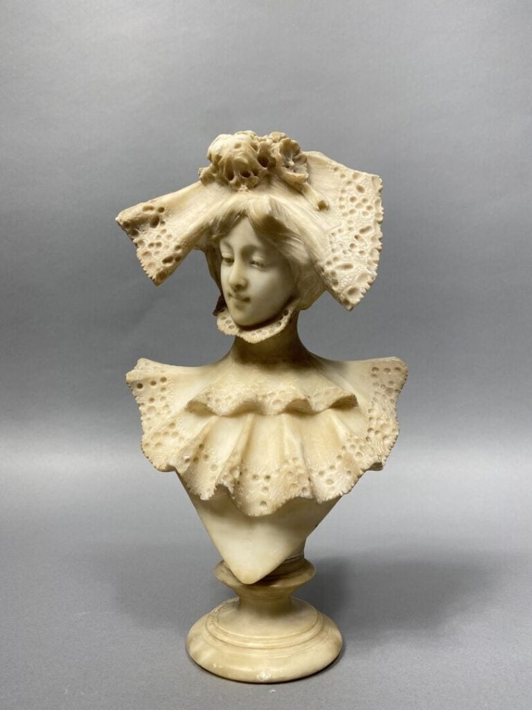 Girolamo MASINI (1840-c.1895) - Elégante à la coiffe - Buste en albâtre - Signé…