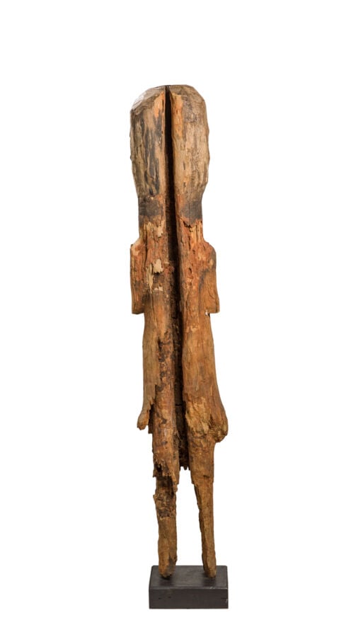 Grande statue Botchio, représentée debout. - Bois lourd. La tête à patine sombr…