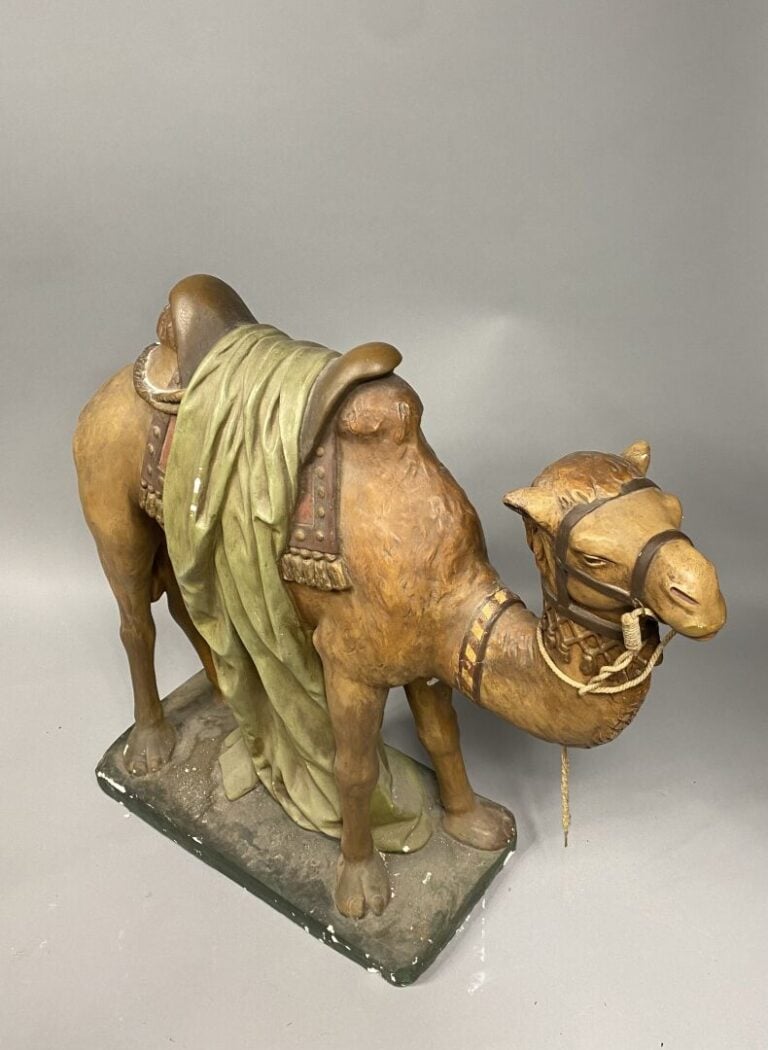 Important chameau en plâtre polychrome - 64 x 72 x 21 cm - (éclats)