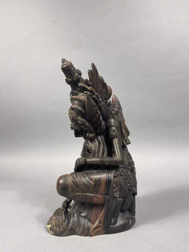 Inde, moderne - Sujet en bois sculpté représentant deux divinités - H : 29 cm…