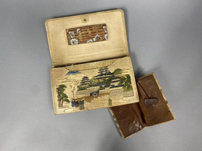 Japon, dans le goût - Porte-cartes et porte-monnaie ornés d'un décor de process…