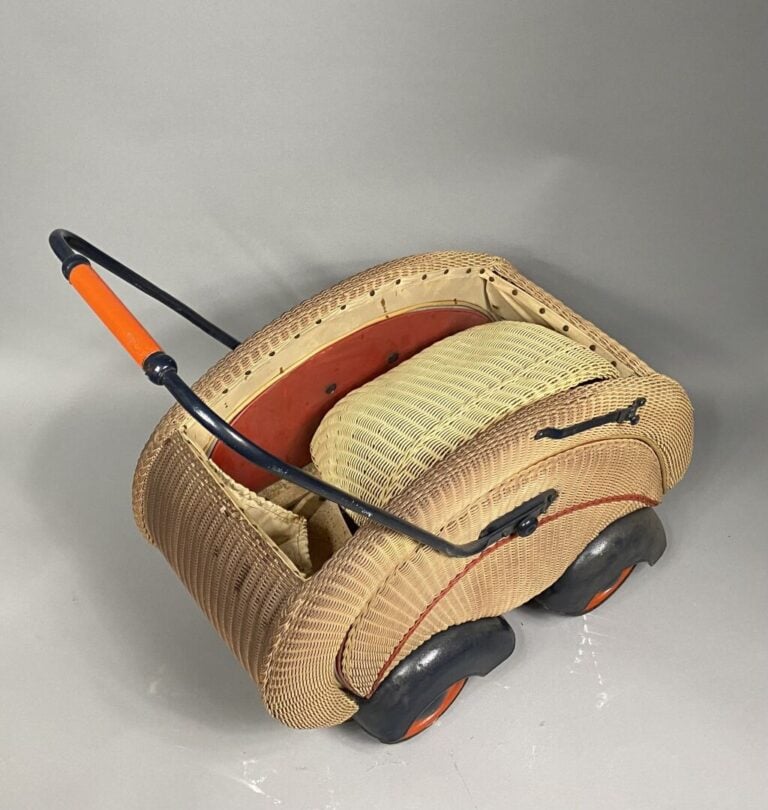 Landau en osier tressé - H: (env) 70 cm - (en l'état)