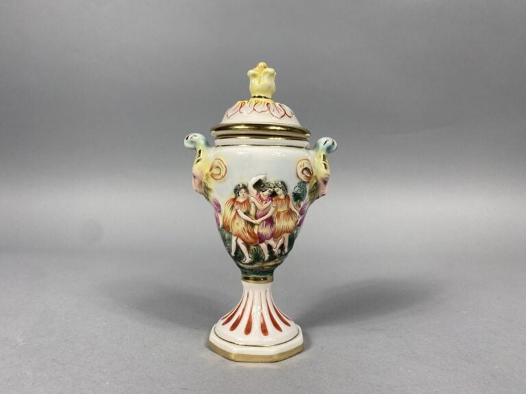 LE TALLEC à Paris - Pot couvert et son plat en porcelaine émaillée à décor d'oi…