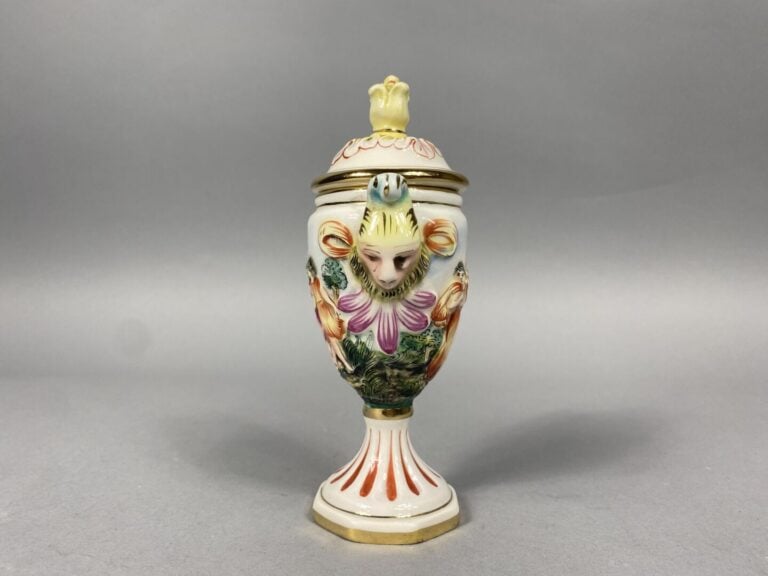 LE TALLEC à Paris - Pot couvert et son plat en porcelaine émaillée à décor d'oi…