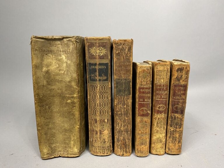 Lot de livres anciens comprenant : - - Traité de L'aurore boréale par M. De MAI…