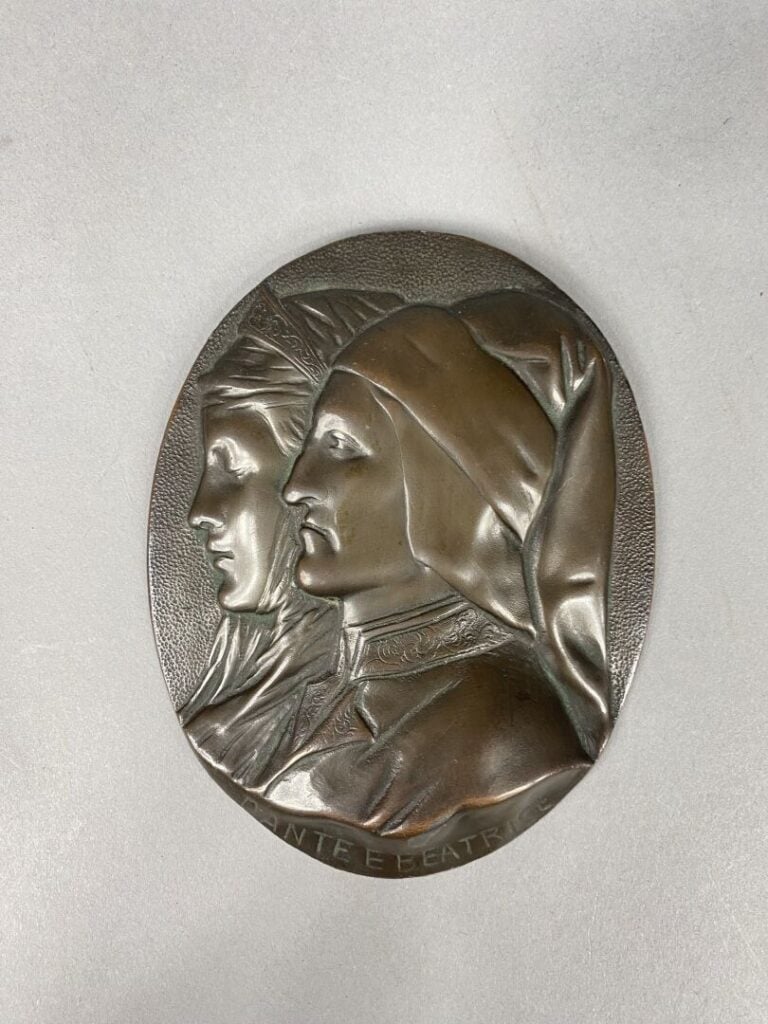 Médaillon en bronze patiné de forme ovale "Dante e Beatrice" - 14 x 11,5 cm