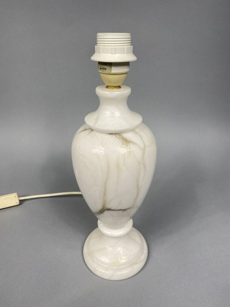 Pied de lampe de forme balustre en albâtre - H : 31.5 cm