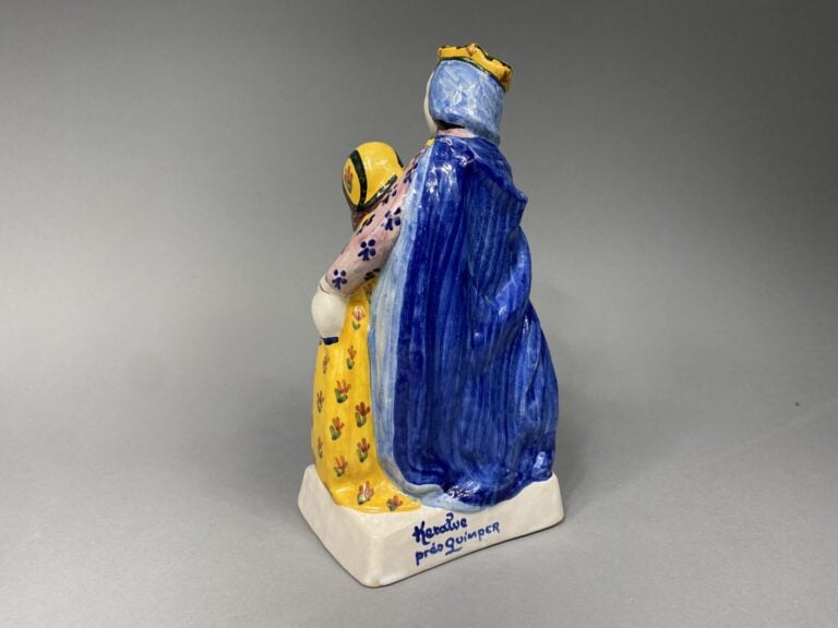 QUIMPER Manufacture Keraluc - Statuette en faïence polychrome représentant Sain…