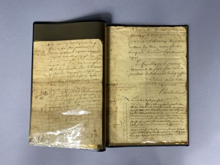 Réunion de documents concernant principalement le couvent des religieuses de la…