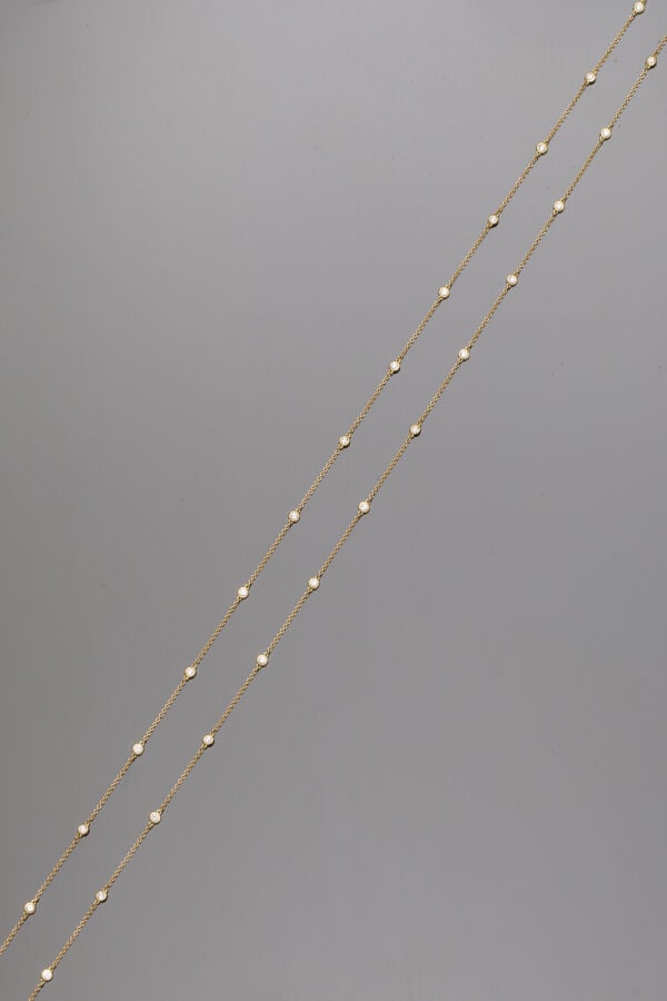 SAUTOIR composé d'une chaînette en or jaune (750‰) serti de 33 diamants taille…