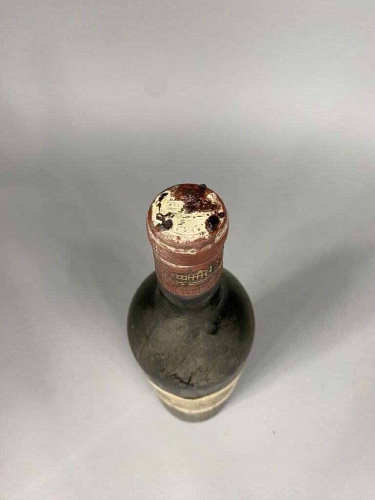 Une bouteille, Château LAFITE ROTHSCHILD, 1953 - (étiquette et capsules abîmées…