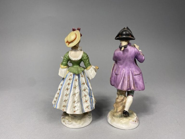 VIENNE - Deux sujets en porcelaine polychrome figurant un couple de musiciens -…