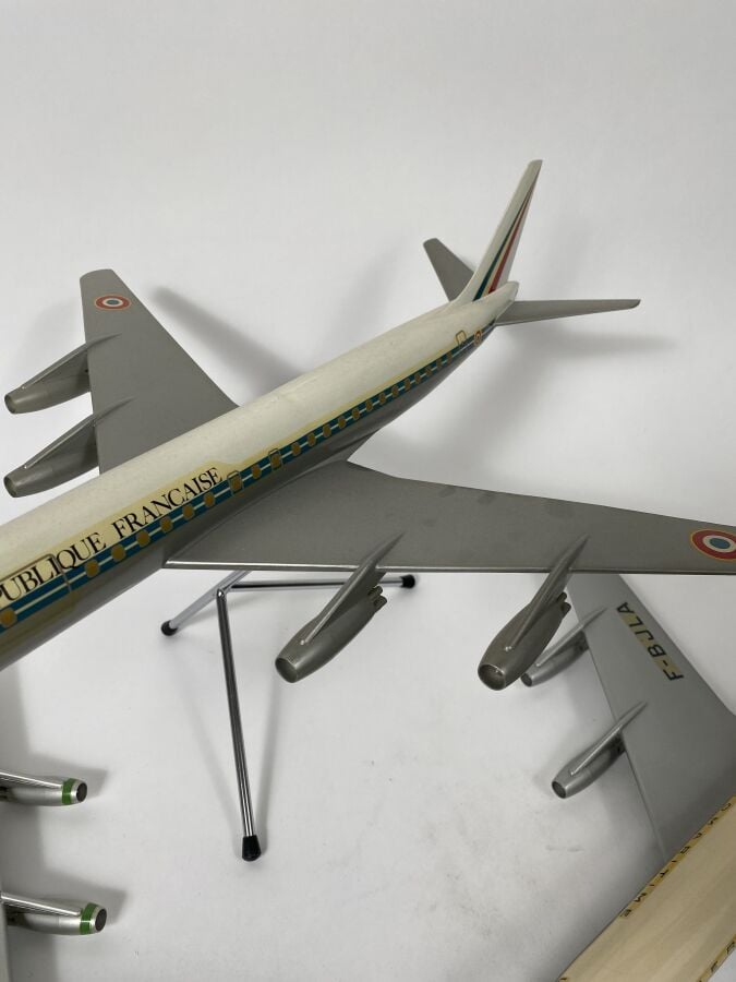 4 modèles : - -Douglas DC8 -32 UAT Aéromaritime F-BTAI au 1/100ème en plastique…