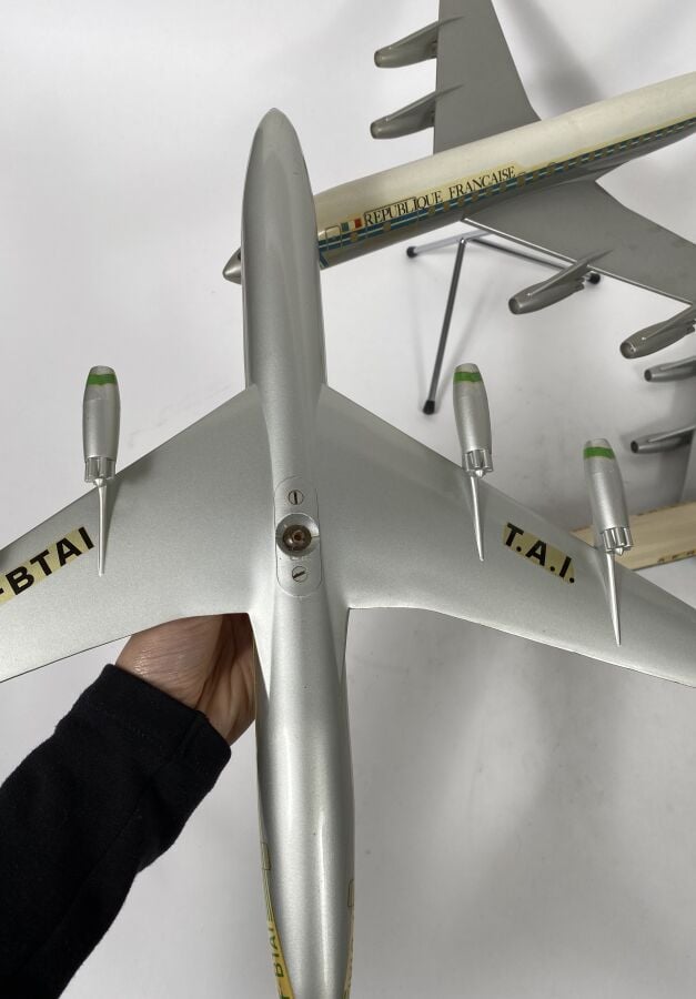 4 modèles : - -Douglas DC8 -32 UAT Aéromaritime F-BTAI au 1/100ème en plastique…