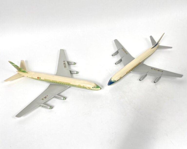 4 modèles : - -Douglas DC8 -32 UAT Aéromaritime F-BTAI au 1/100ème en plastique…
