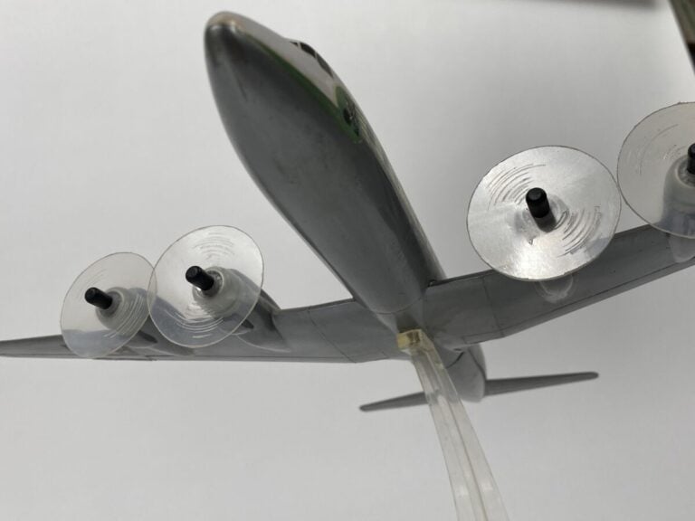 4 modèles : - -Douglas DC8 -32 UAT Aéromaritime F-BTAI au 1/100ème en plastique…