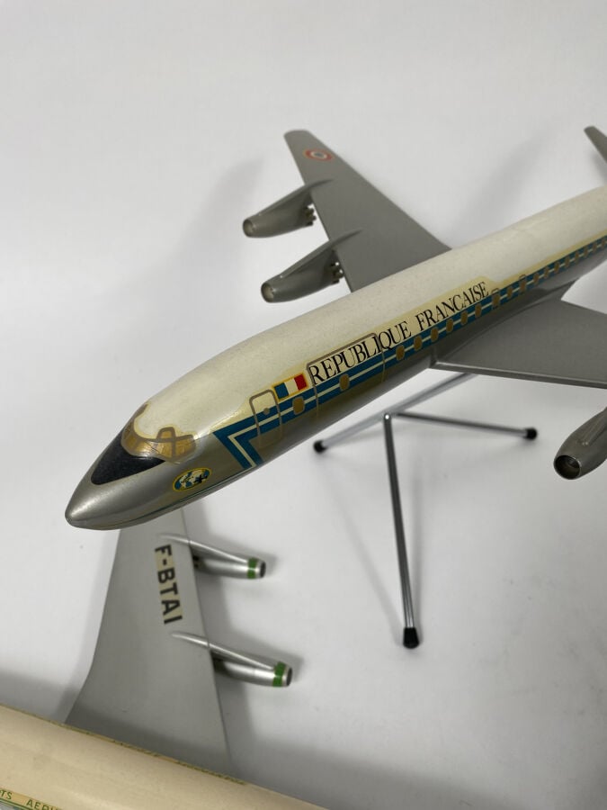 4 modèles : - -Douglas DC8 -32 UAT Aéromaritime F-BTAI au 1/100ème en plastique…