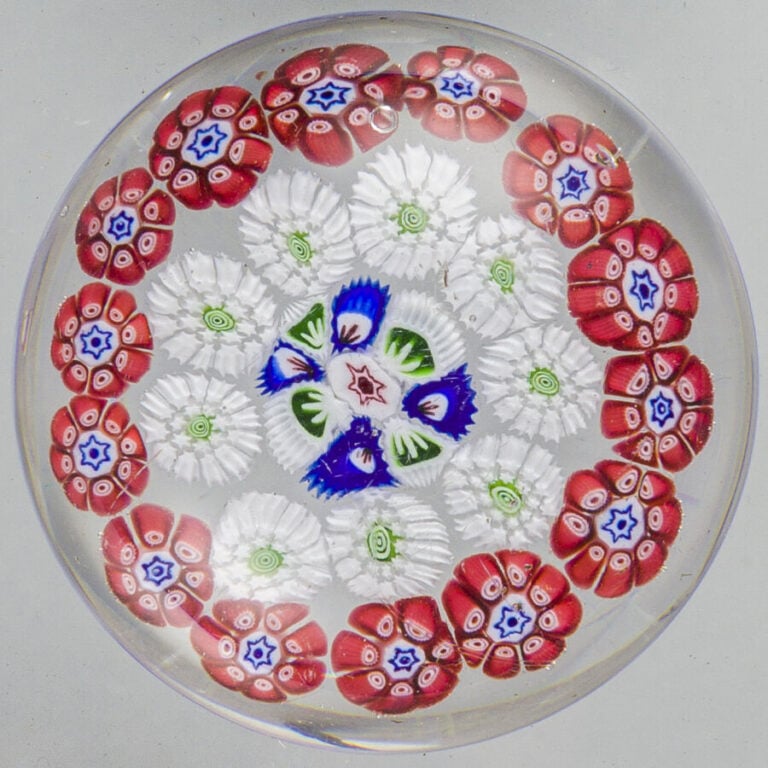Baccarat. Presse-papiers à motif de deux cercles concentriques de bonbons polyc…