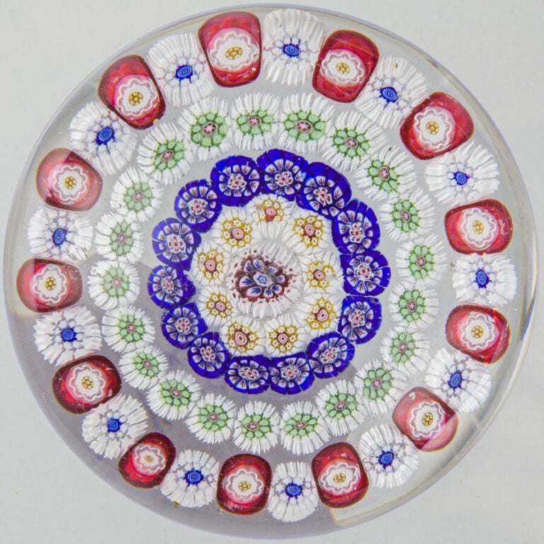 Baccarat. Presse-papiers à motif de quatre cercles concentriques de bonbons pol…