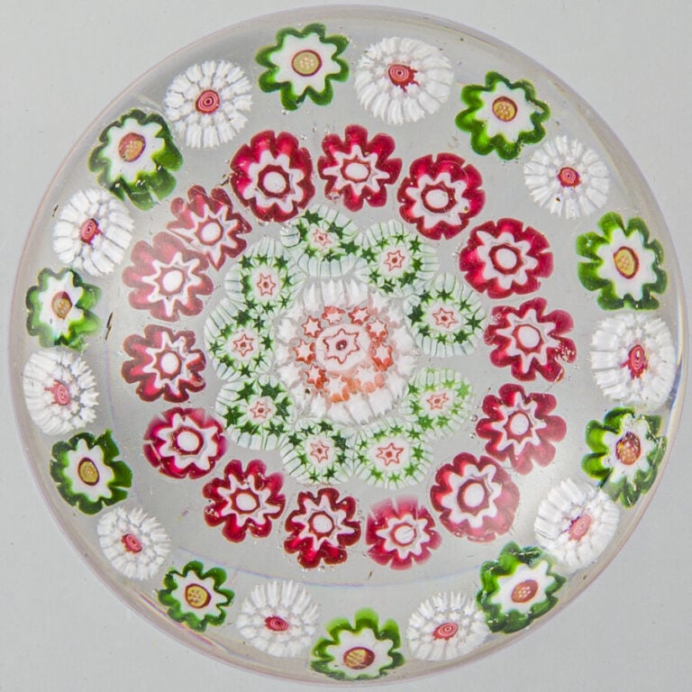 Baccarat. Presse-papiers à motif de trois cercles concentriques de bonbons poly…